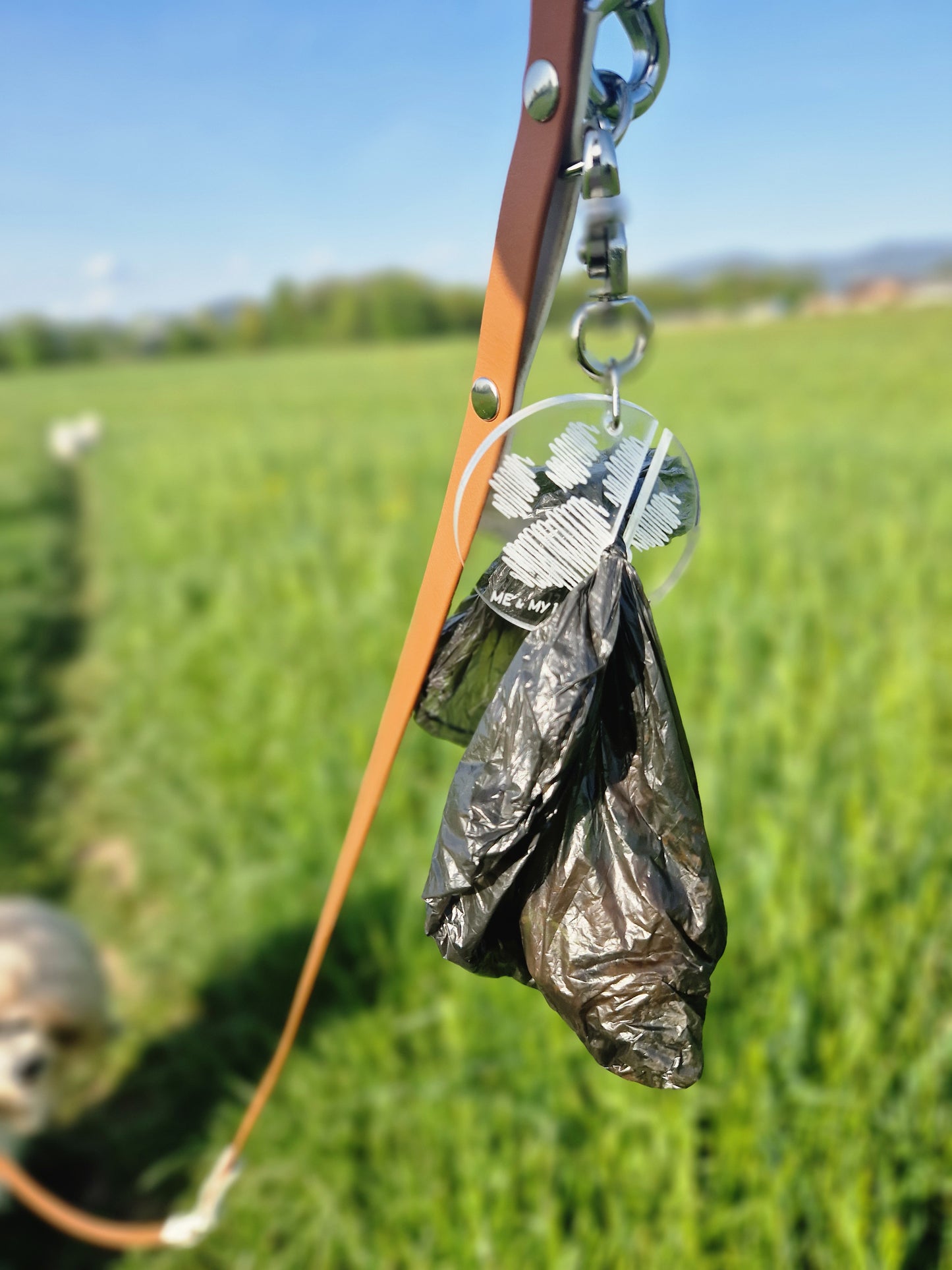 Držalo za že uporabljene vrečke za pasje iztrebke